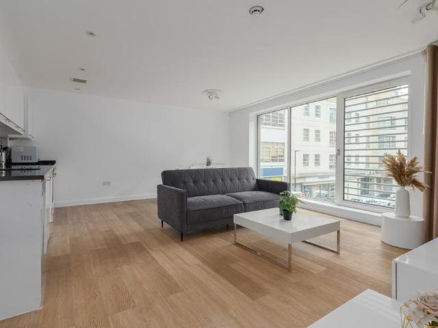 Frying Pan Alley Spitalfields E1 2 bed apartment to rent £5,520 pcm £1,274 pw
