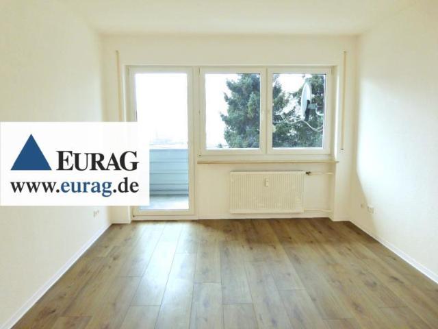 FÜ Sack: Helle 2 Zi Whg 1.OG o.A. mit Tageslichtbad und zwei Balkonen