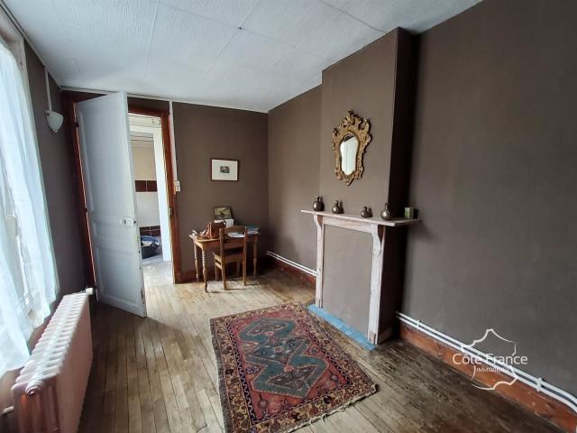 Fumay 08. Maison de 168.72 m2, divisible pour faire deux log. 168m² Fumay