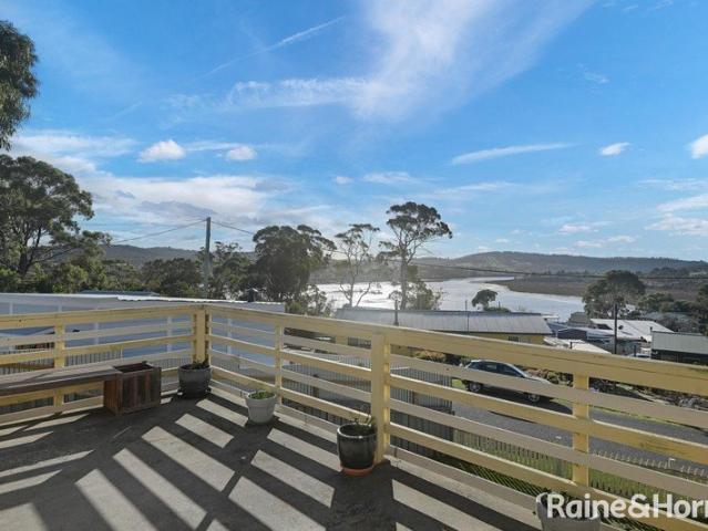 FUN, COASTAL VIBE AT PRIMROSE SANDS WITH VIEWS