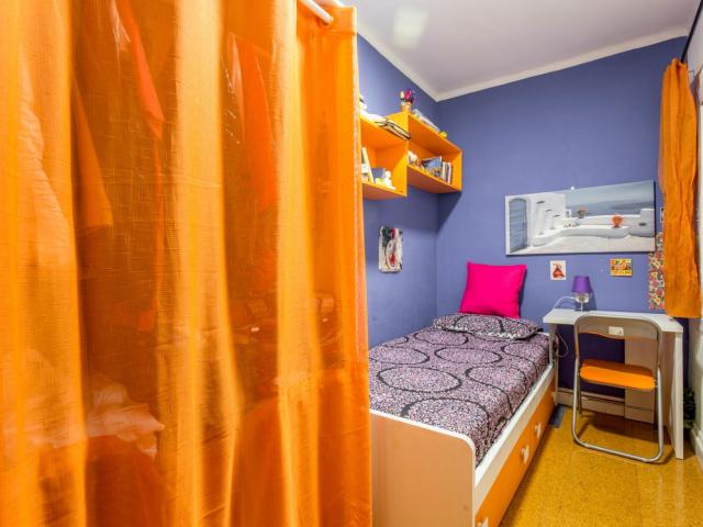 Fun single bedroom next to Facultat de Biblioteconomia i Documentació Universitat de Barcelona