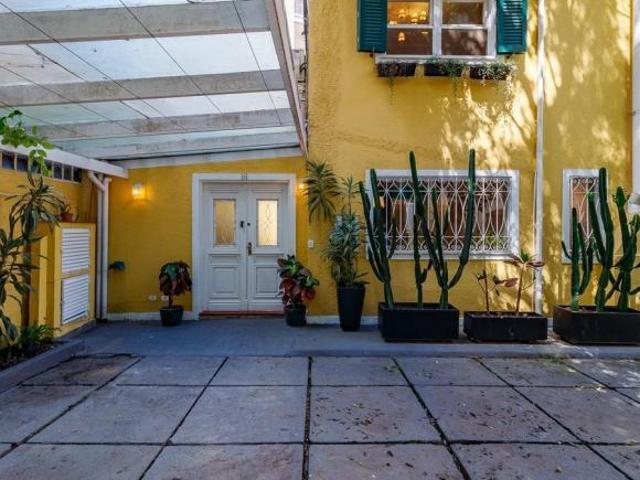 Casa de vila para venda em Paraíso com 3 quartos, sendo 1 suíte, 200m²
