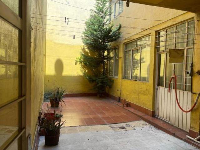 Funcional y amplia casa