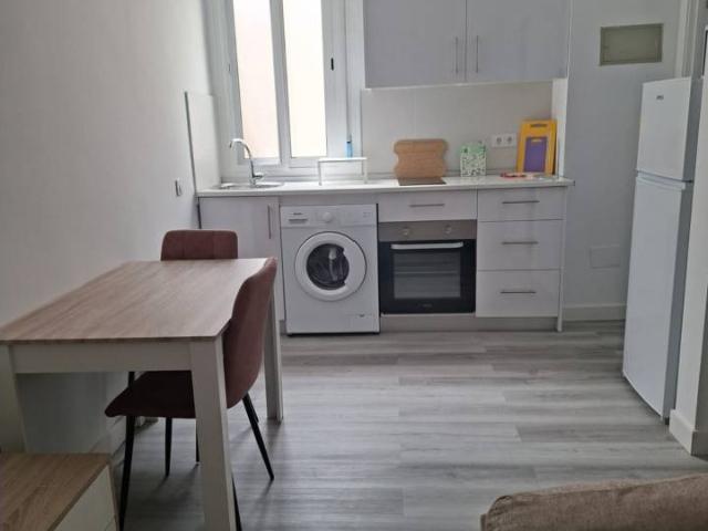 FUNCIONARIO NO FUMADOR APARTAMENTO PARQUE NICOLAS SALMERON