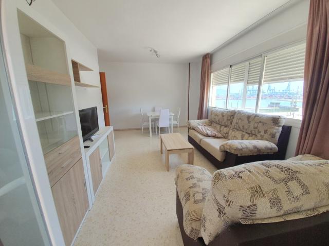 FUNCIONARIOS Alquiler de piso junto Corte Inglés. 3 habitaciones, amueblado y plaza de garaje incluida