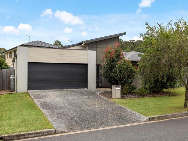 Functional Family Living in a Quiet Upper Kedron Pocket