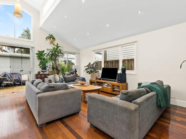 FUNCTIONAL, WARM AND INVITING HOME SHORT TERM LEASE