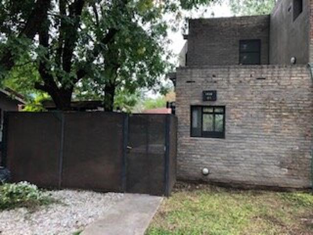 FUNES. ALQUILER CASA 2 DORM.PILETA