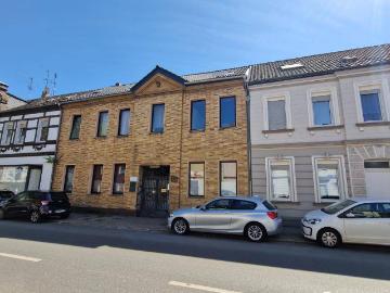 Fünffamilienhaus mit 3 freien Wohnungen 78 m² 70 m²36 m² & Lagerhalle grüne Oase in der Stadt