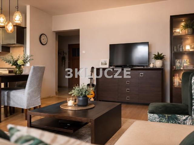 Funkcjonalne 3 pokojowe mieszkanie z balkonem i garażem polecam
