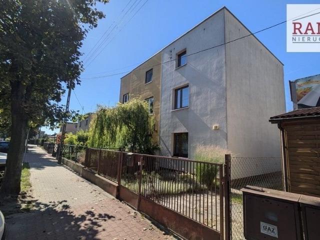 Funkcjonalny dom bliźniak z garażem, 702 m² działki polecam
