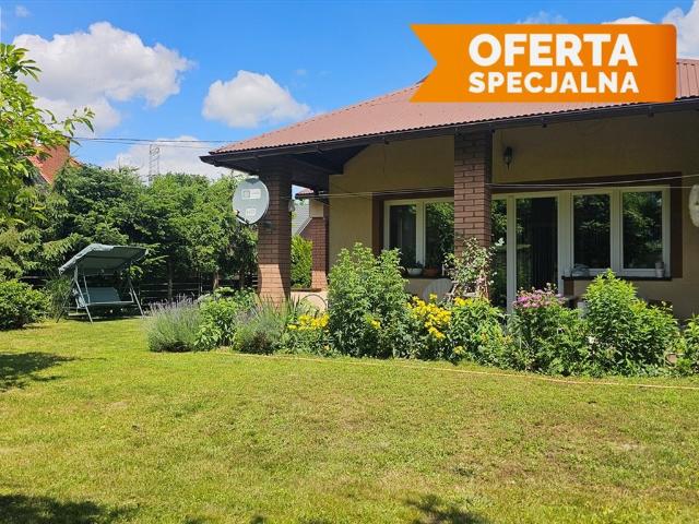 Funkcjonalny dom 182 m2 z ogrodem i garażem w Kokotowie