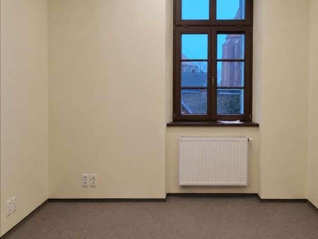 Funkcjonalny lokal biurowy 20 m² przy Rynku w Dzierżoniowie zapraszam