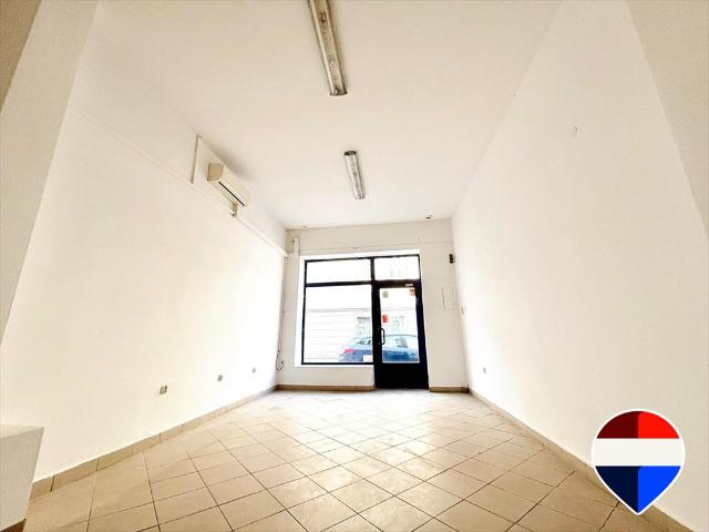 Lokal usługowy 44 m² z witryną od ulicy polecam