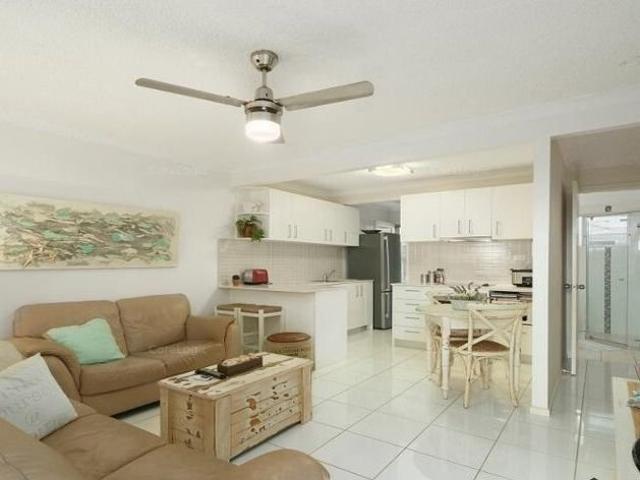 FUNKY RENOVATED APARTMENT LIVING