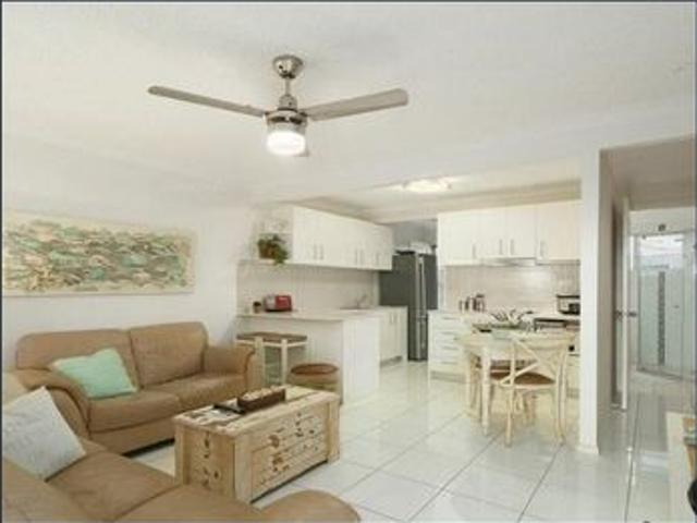 FUNKY RENOVATED APARTMENT LIVING