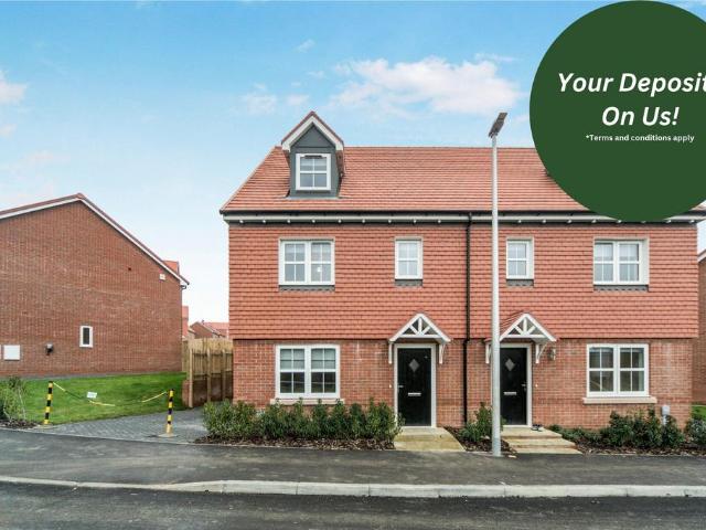 Funnell Drive, Pevensey, BN24 4 bed townhouse to rent £2,000 pcm £462 pw