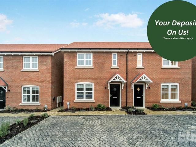 Funnell Drive, Stone Cross, Pevensey. 3 bed semi detached house to rent £1,500 pcm £346 pw