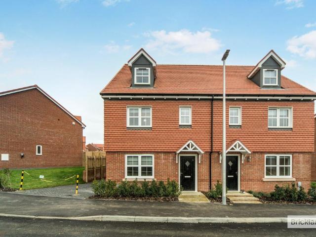 Funnell Drive, Stone Cross, Pevensey 4 bed semi detached house to rent £2,100 pcm £485 pw