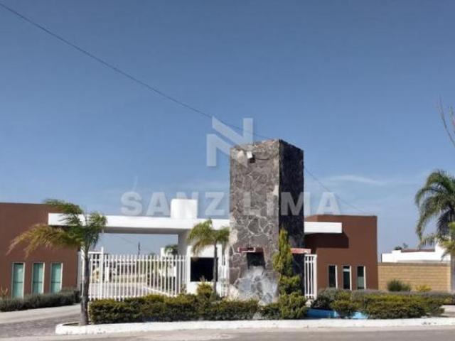 FUENTES DEL EMPERADOR BONITO TERRENO FRENTE A AREA DE CONVIVENCIA Y ALBERCA EN CELAYA GTO