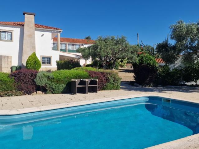 Fuja para a natureza: espaçosa casa de campo com piscina e terreno produtivo em Penamacor