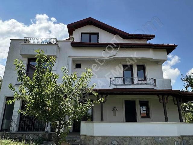 Ful Manzaralı Geniş Villa