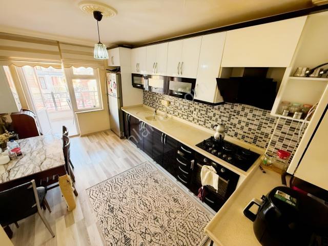 Ful Yapılı Ara Kat Merkezi Konumlu Acil Satılık 4+1 Daire