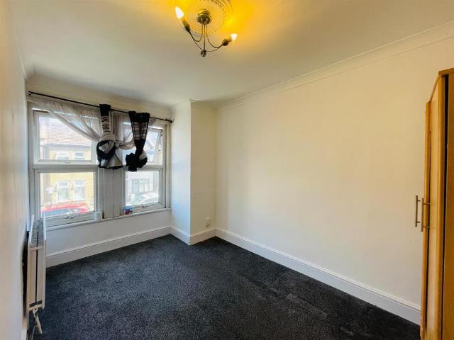 Fulbourne Road, London E17 3 bed terraced house to rent £2,175 pcm £502 pw