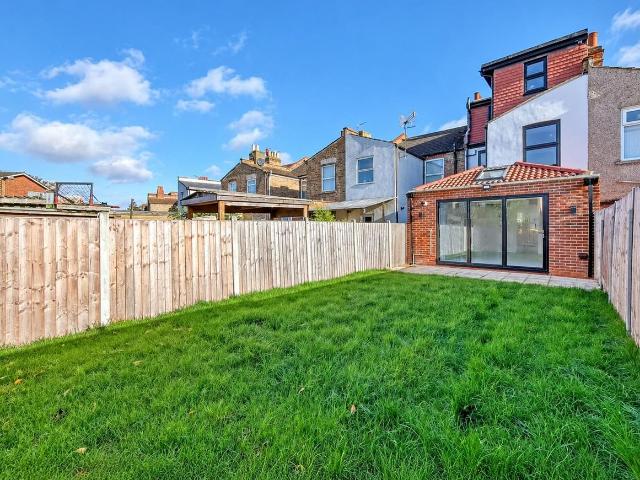 Fulbourne Rd, London E17, 5 bed terraced house to rent, £3,500 pcm | PrimeLocation