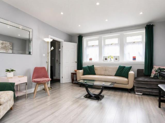 Fulford Grove, South Oxhey, WD19 3 bed house to rent £2,000 pcm £462 pw