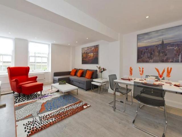 Fulham High Street, London SW6 2 bed flat to rent £2,860 pcm £660 pw
