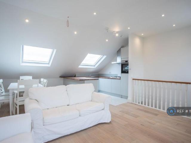 Fulham, London, SW6 3 bed flat to rent £3,600 pcm £831 pw