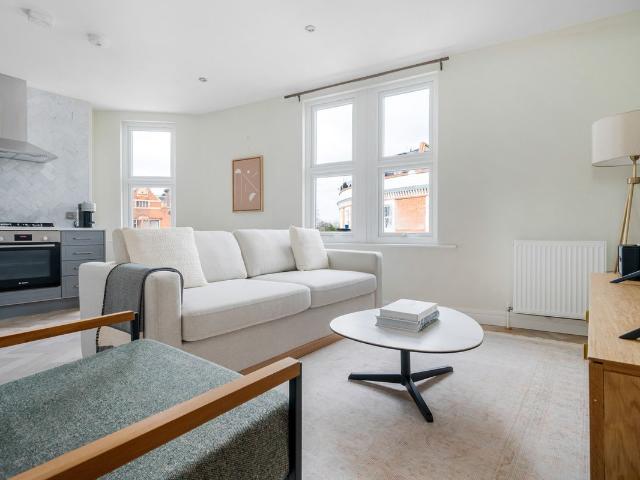 Fulham SW6, 1 bed flat to rent, £2,650 pcm | PrimeLocation