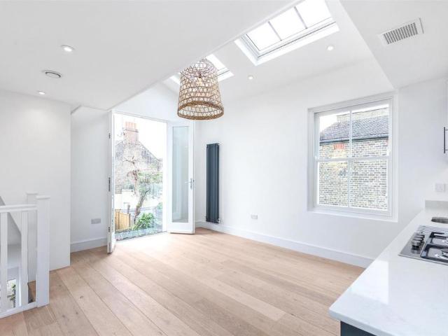 Fulham Palace Road, Fulham, SW6 Studio to rent £1,625 pcm £375 pw