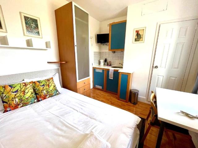 Fulham Palace Road, Hammersmith, London W6, Studio to rent, £1,517 pcm | PrimeLocation