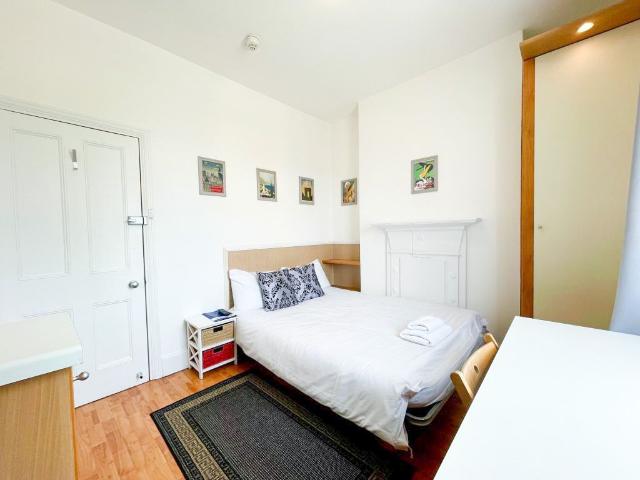 Fulham Palace Road, Hammersmith, London W6, Studio to rent, £1,560 pcm | PrimeLocation