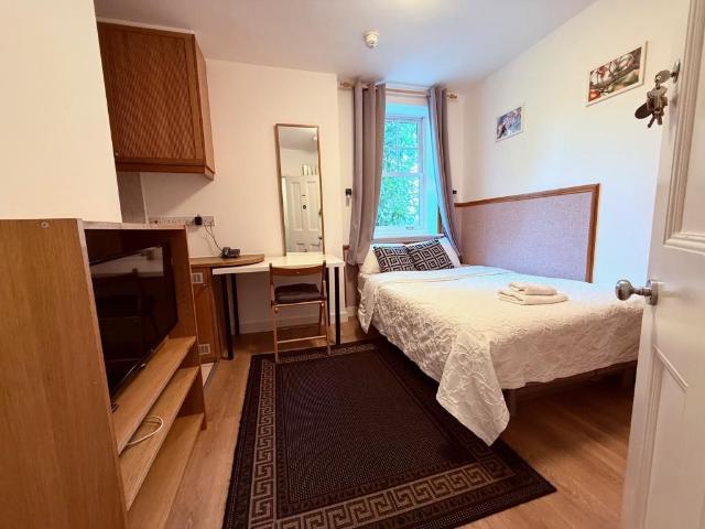 Fulham Palace Road, Hammersmith, London W6, Studio to rent, £1,733 pcm | PrimeLocation