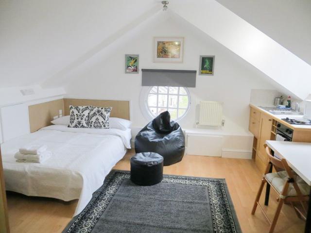Fulham Palace Road, Hammersmith, London W6, Studio to rent, £1,885 pcm | PrimeLocation