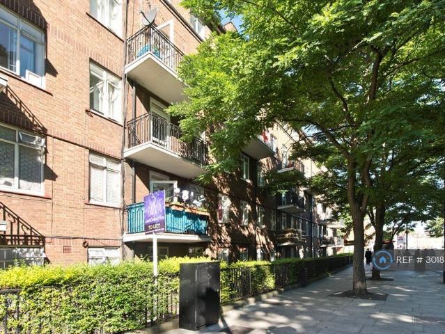 Fulham Palace Road, Hammersmith, W6 3 bed flat to rent £2,550 pcm £588 pw