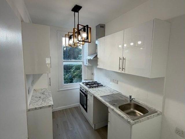 Fulham Palace Road, London SW6, 1 bed flat to rent, £2,100 pcm | PrimeLocation