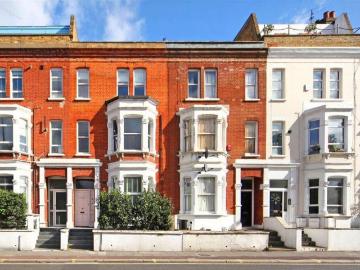 Fulham Palace Road, London SW6 2 bed flat to rent £3,250 pcm £750 pw