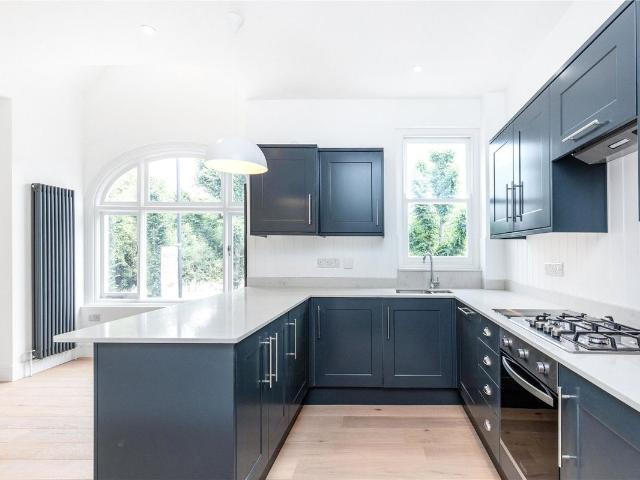 Fulham Palace Road, London SW6, 2 bed flat to rent, £2,850 pcm | PrimeLocation