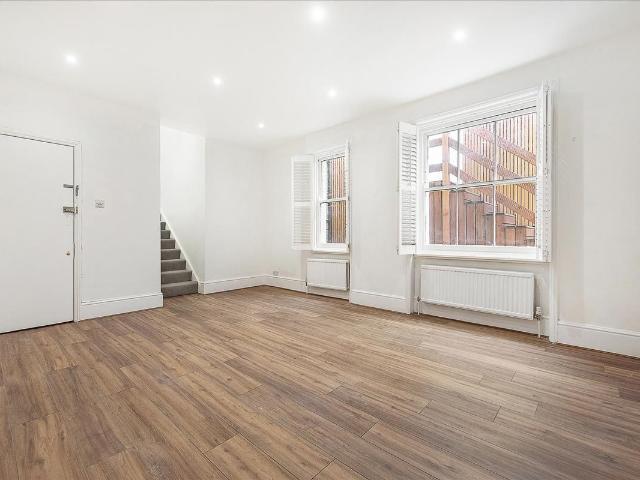 Fulham Palace Road, London SW6, 3 bed flat to rent, £3,450 pcm | PrimeLocation