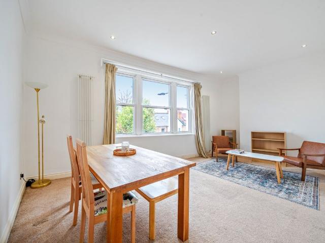 Fulham Palace Road, London SW6, 3 bed flat to rent, £4,000 pcm | PrimeLocation