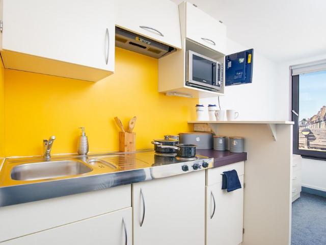 Fulham Palace Road, London W6 Studio to rent £1,729 pcm £399 pw
