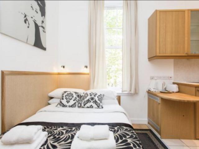 Fulham Palace Road, London, W6 1 bed apartment to rent £1,625 pcm £375 pw