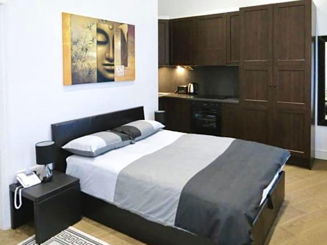 Fulham Palace Road, London W6, 1 bed flat to rent, £2,080 pcm | PrimeLocation