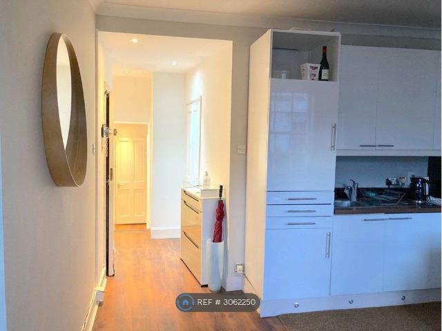 Fulham Palace Road, London W6, 2 bed flat to rent, £2,050 pcm | PrimeLocation