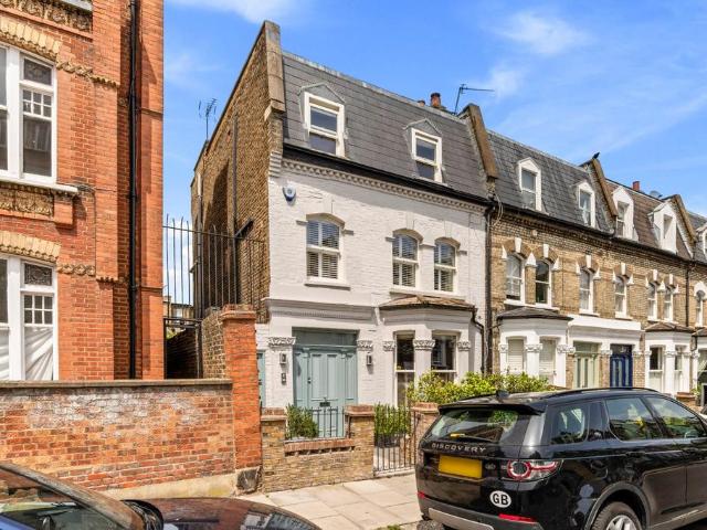 Fulham Park Gardens, London 4 bed semi detached house to rent £10,000 pcm £2,308 pw
