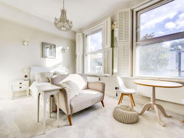 Fulham Road, Chelsea, London, SW10 Studio to rent £1,800 pcm £415 pw